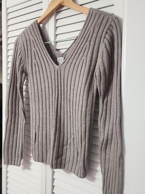 City DKNY Beige Gray Ribbed Cable Knit V-Neck Sweater